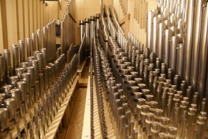 ein Teil des Pfeifenwerks in der Orgel der Heilig Kreuz Kirche in Detmold, Nordrhein Westfalen, Deutschland