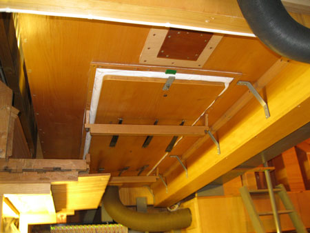 der Windladenbalg ist überarbeitet und wieder installiert in die Orgel in der Vang Kirke, Hamar, Hedmark, Norwegen
