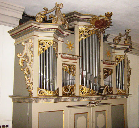 Prospektansicht der Wagner Orgel von 1739 in Schönwalde Glien, Brandenburg, Deutschland
