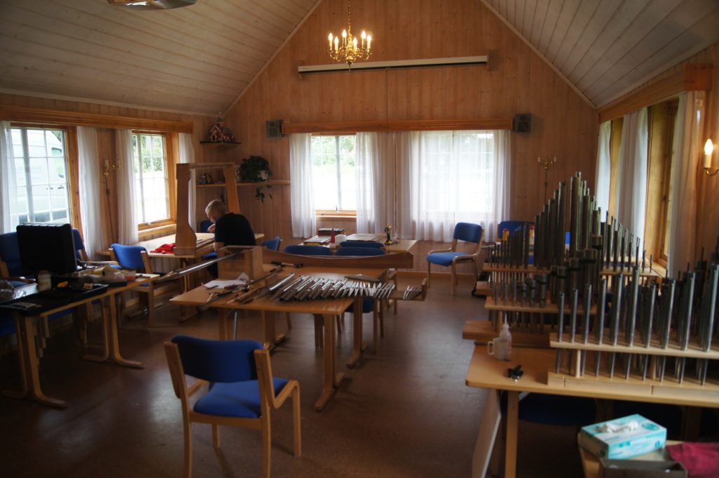 aus Platzmangel auf der Empore finden viele Arbeiten im Gemeindehaus statt. Moen Kirke in Brandbu, Gran Kommune , Oppland , Norwegen