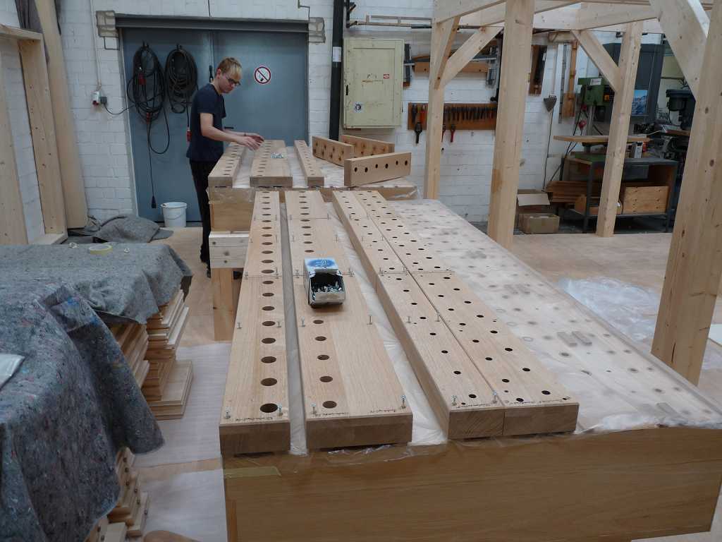 Die ersten beiden Laden für das Pedal sind aufgebaut für die Orgel der Heilig Kreuz Kirche in Detmold, Nordrhein Westfalen, Deutschland