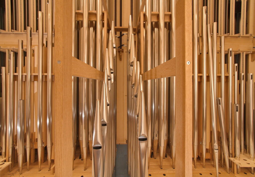 Pfeifen im Schwellwerk warten auf ihre Intonation