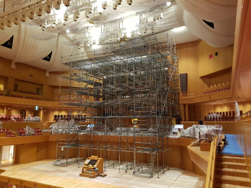 erbebensicheres Gerüst vor der Orgel