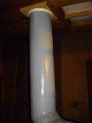 Kanalanlage - neuer Holzkanal wird erstellt in der Wagner Orgel von 1739 in Schönwalde Glien, Brandenburg, Deutschland