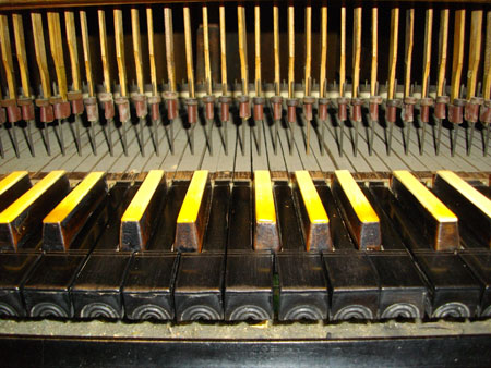 Tastatur der Wagner Orgel von 1739 in Schönwalde Glien, Brandenburg, Deutschland